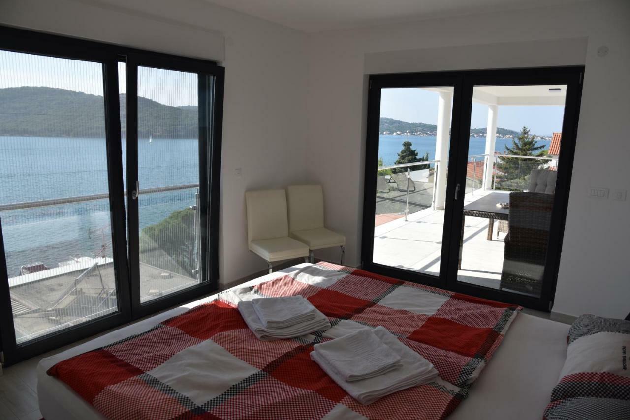 Villa Pina Tisno Buitenkant foto