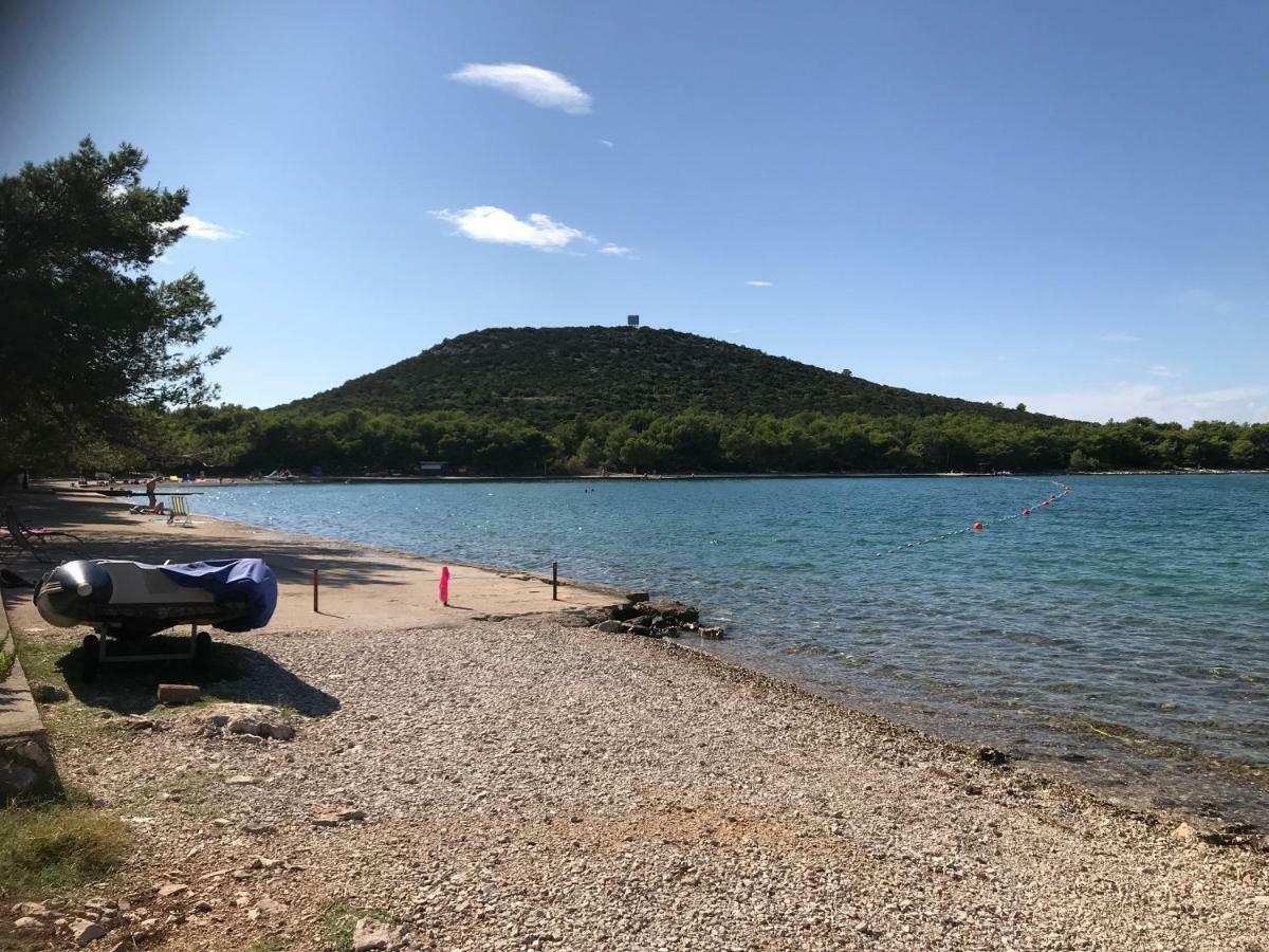 Villa Pina Tisno Buitenkant foto