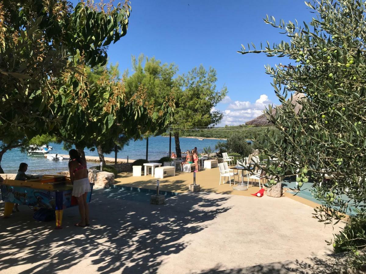 Villa Pina Tisno Buitenkant foto